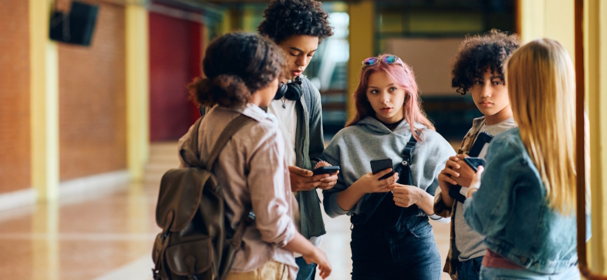 Group of teens vetting the news to decide what they trust --------